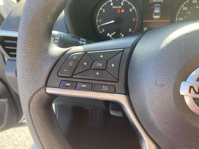 Photo of 2022 Glacier White Nissan Altima