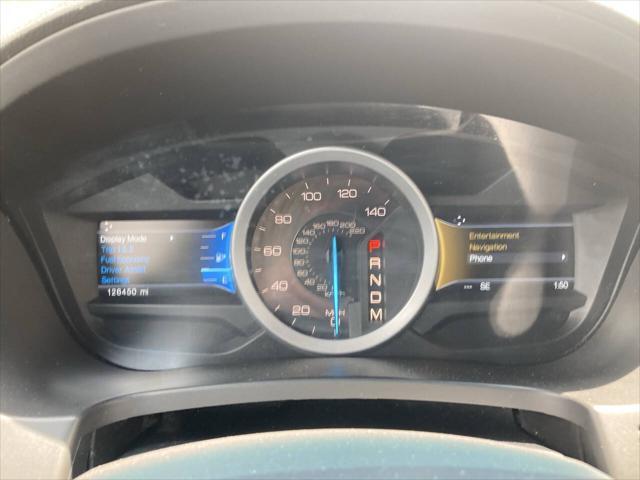 Photo of 2015 White Ford Explorer