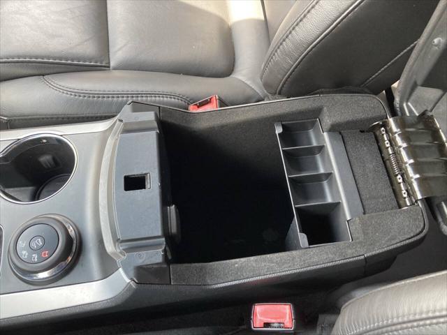 Photo of 2015 White Ford Explorer