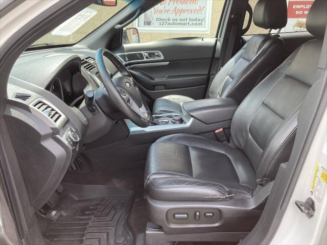Photo of 2015 White Ford Explorer