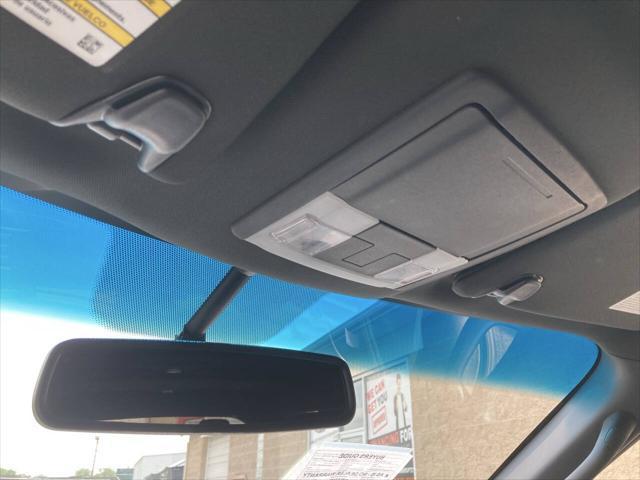 Photo of 2015 White Ford Explorer