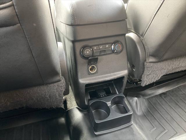 Photo of 2015 White Ford Explorer