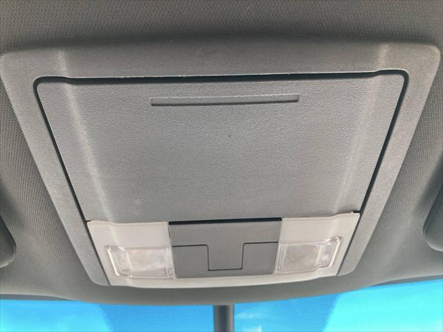 Photo of 2015 White Ford Explorer