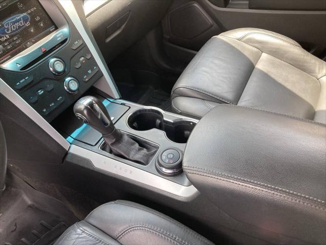 Photo of 2015 White Ford Explorer