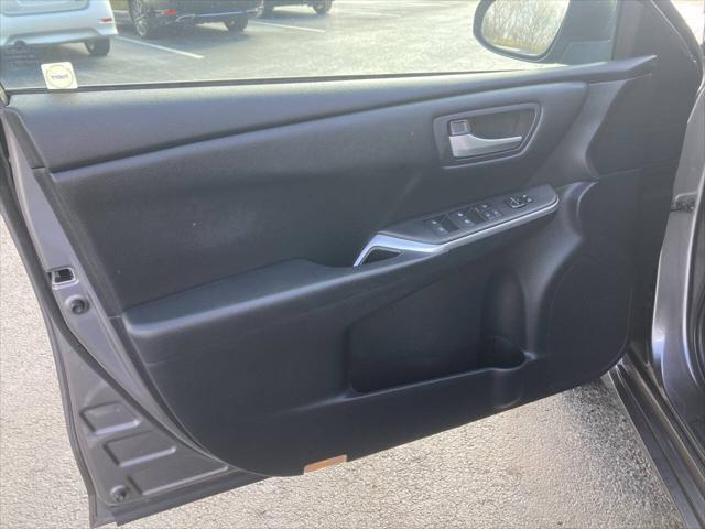 Photo of 2015 Gray Toyota Camry