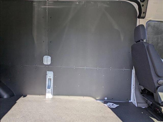 Photo of 2025 Oxford White Ford Transit-250