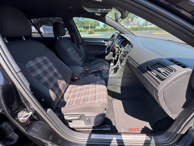 Photo of 2021 Deep Black Pearl Volkswagen Golf GTI