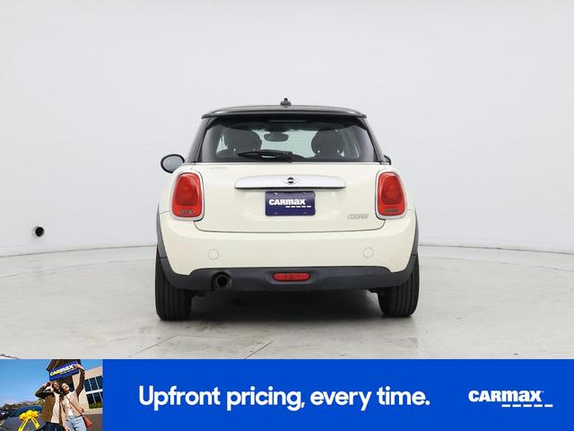 Photo of 2015 White MINI Hardtop