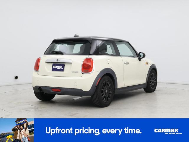 Photo of 2015 White MINI Hardtop