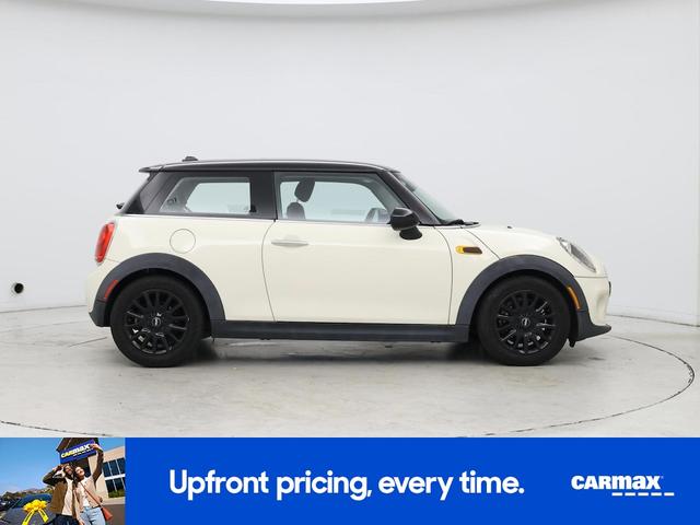 Photo of 2015 White MINI Hardtop