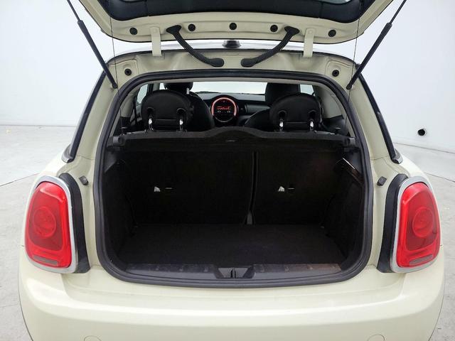 Photo of 2015 White MINI Hardtop