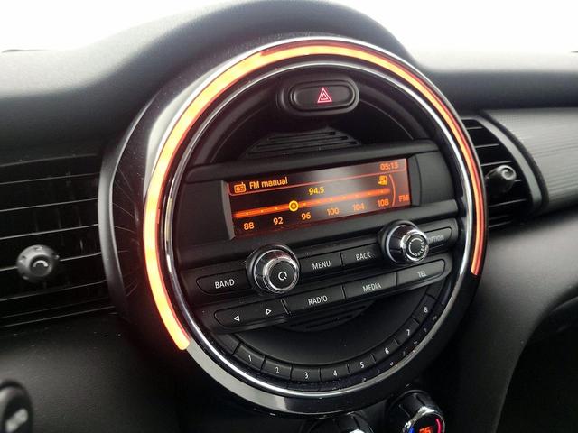 Photo of 2015 White MINI Hardtop