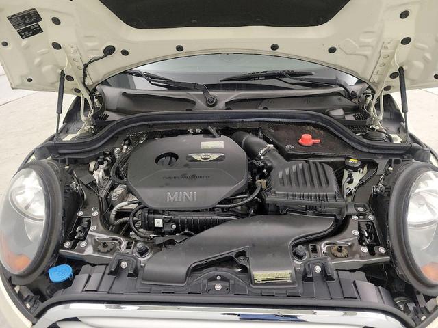 Photo of 2015 White MINI Hardtop