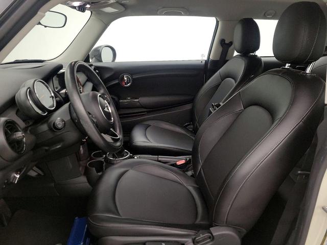 Photo of 2015 White MINI Hardtop