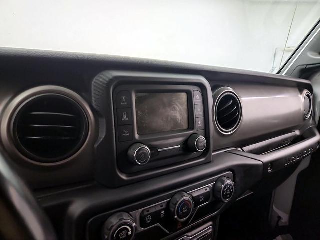 Photo of 2018 White Jeep Wrangler