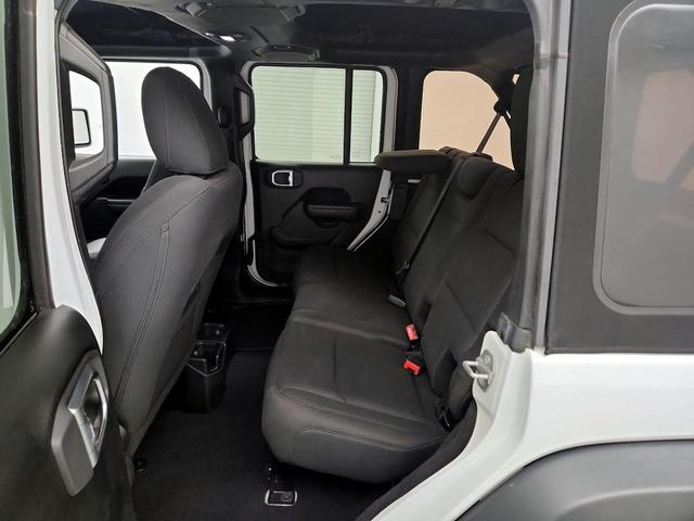 Photo of 2018 White Jeep Wrangler