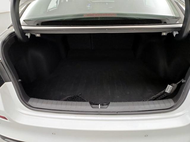Photo of 2019 White Kia Optima