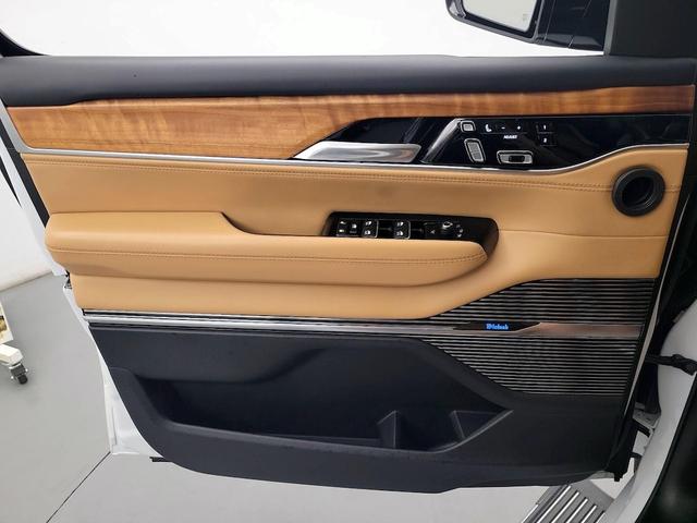 Photo of 2022 White Jeep Grand Wagoneer