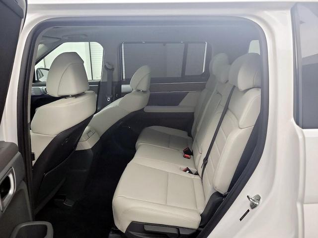 Photo of 2024 White Hyundai SANTA FE