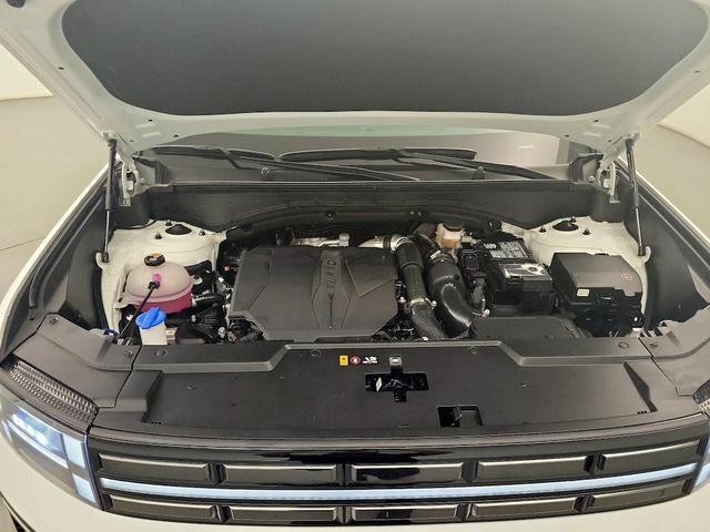 Photo of 2024 White Hyundai SANTA FE