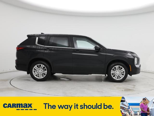 Photo of 2023 Black Mitsubishi Outlander