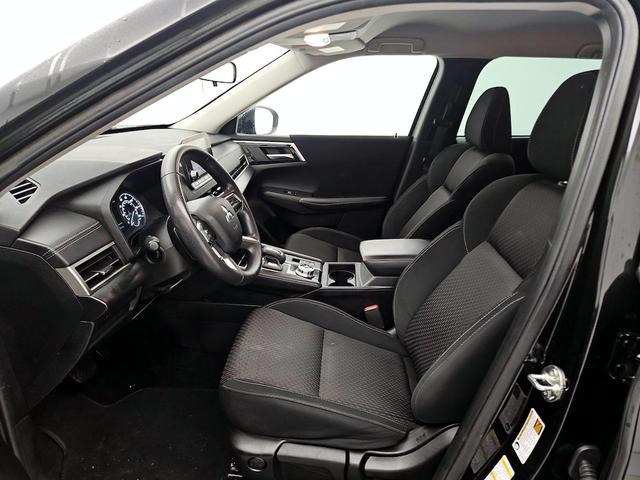 Photo of 2023 Black Mitsubishi Outlander