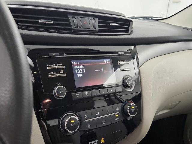 Photo of 2017 White Nissan Rogue Sport