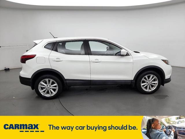 Photo of 2017 White Nissan Rogue Sport