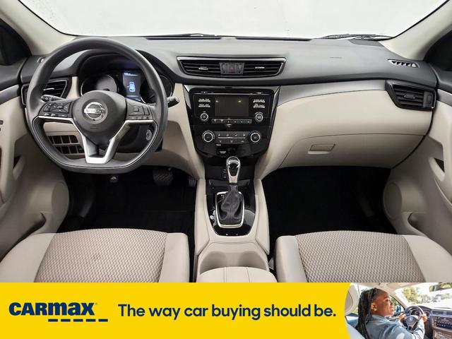 Photo of 2017 White Nissan Rogue Sport