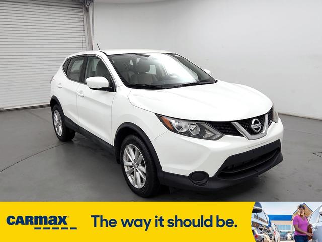 Photo of 2017 White Nissan Rogue Sport