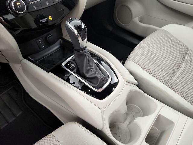 Photo of 2017 White Nissan Rogue Sport