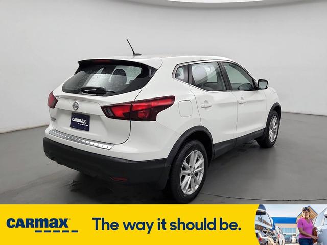 Photo of 2017 White Nissan Rogue Sport