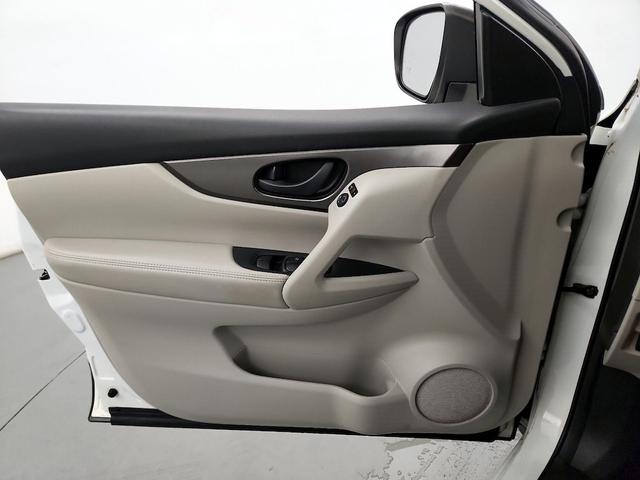 Photo of 2017 White Nissan Rogue Sport