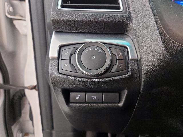 Photo of 2017 White Ford Explorer