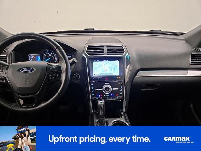Photo of 2017 White Ford Explorer