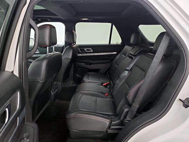 Photo of 2017 White Ford Explorer