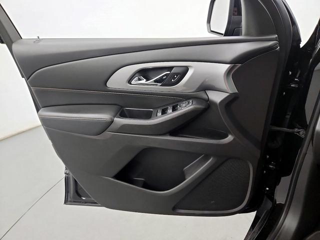 Photo of 2021 Black Chevrolet Traverse