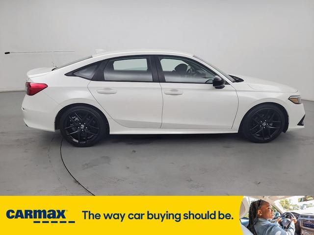 Photo of 2022 White Honda Civic