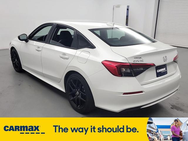 Photo of 2022 White Honda Civic