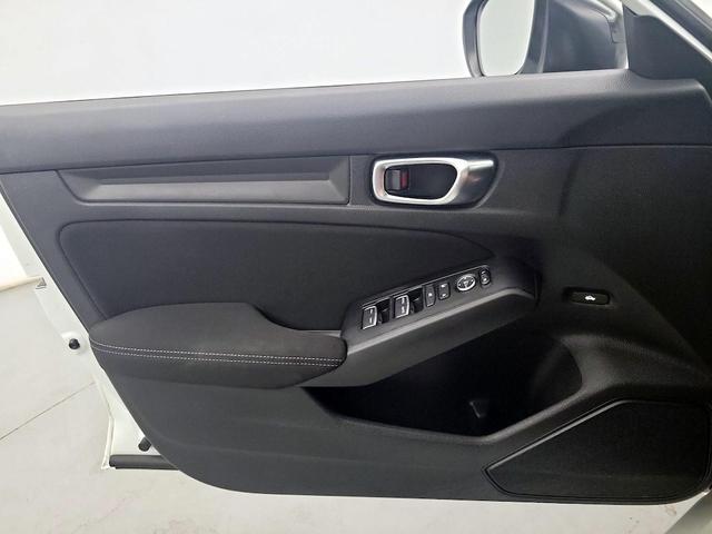 Photo of 2022 White Honda Civic