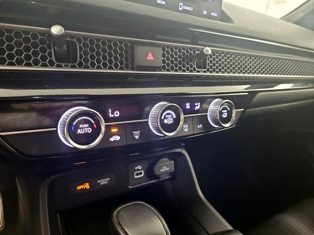 Photo of 2022 White Honda Civic