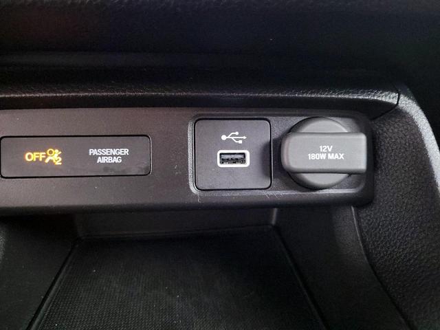 Photo of 2022 White Honda Civic