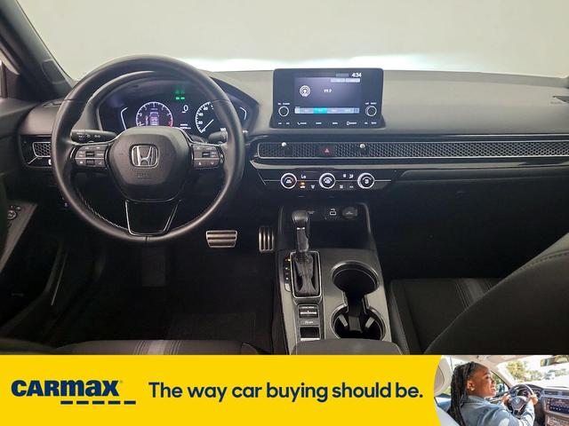 Photo of 2022 White Honda Civic