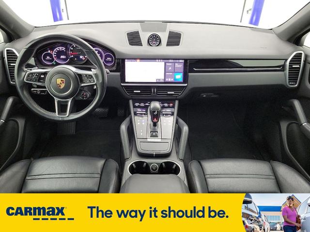 Photo of 2021 White Porsche Cayenne