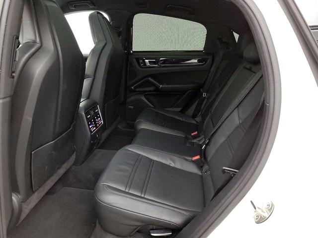 Photo of 2021 White Porsche Cayenne