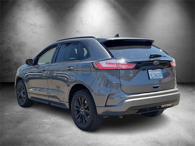 Photo of 2022 CARBONIZED GRAY Ford Edge