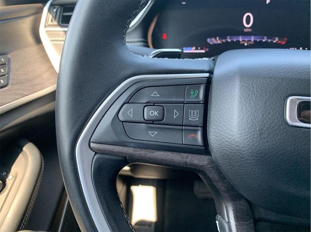 Photo of 2021 Diamond Black Crystal Pearlcoat Jeep Grand Cherokee L