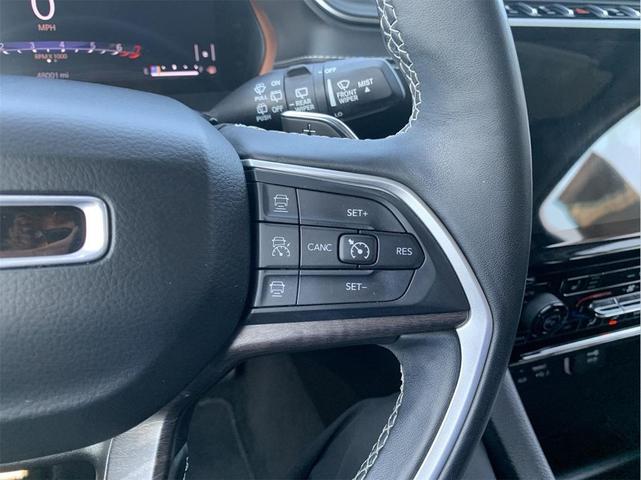 Photo of 2021 Diamond Black Crystal Pearlcoat Jeep Grand Cherokee L