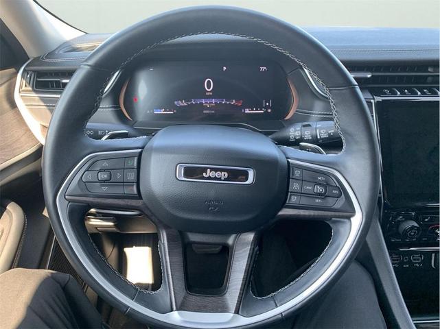 Photo of 2021 Diamond Black Crystal Pearlcoat Jeep Grand Cherokee L