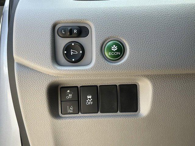 Photo of 2019 Lunar Silver Metallic Honda Pilot